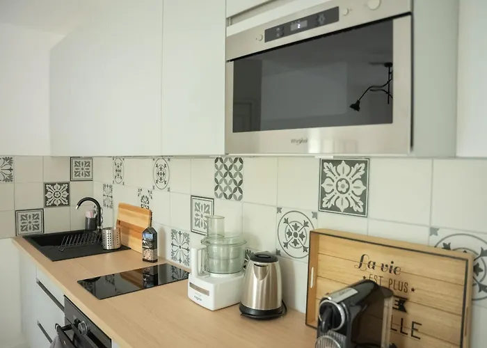 De Florigny Avec Parking Souterrain Et Terrasse Lägenhet *